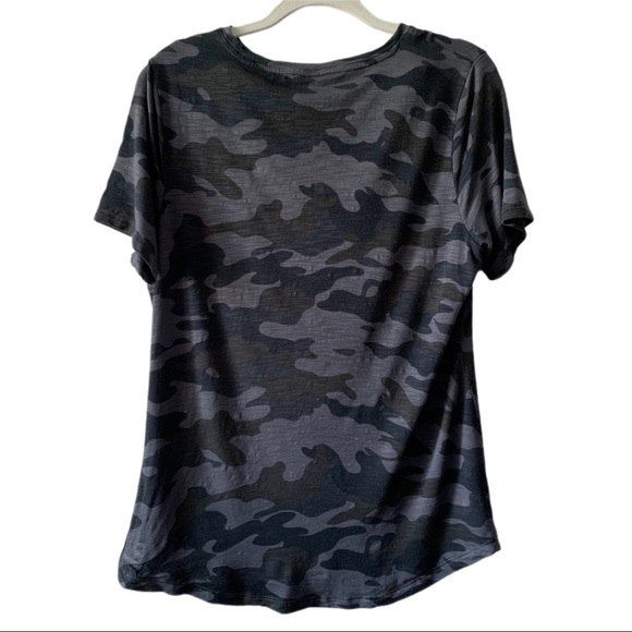 Old Navy Luxe Camo Crew Neck Tee - Picture 2 of 4